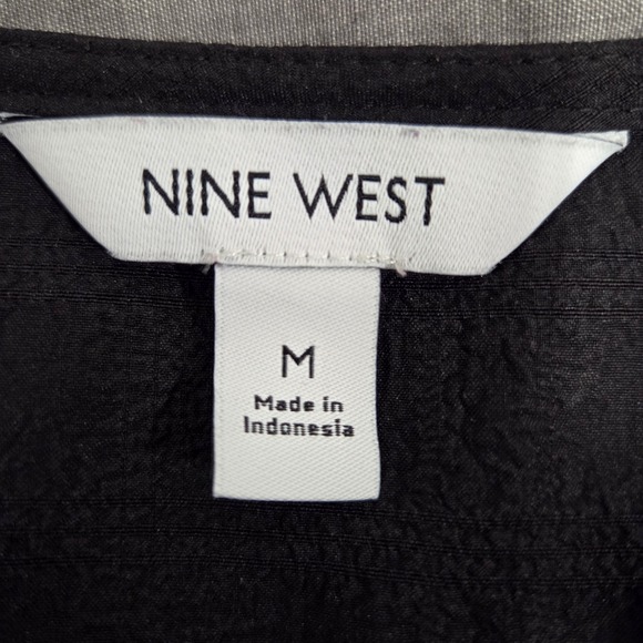 Nine West Black Textured V-Neck Flutter Sleeve Blouse Top Womens Size Medium - Picture 3 of 5